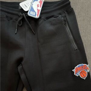 NY Knicks NBA Women’s Black Jogger Pants